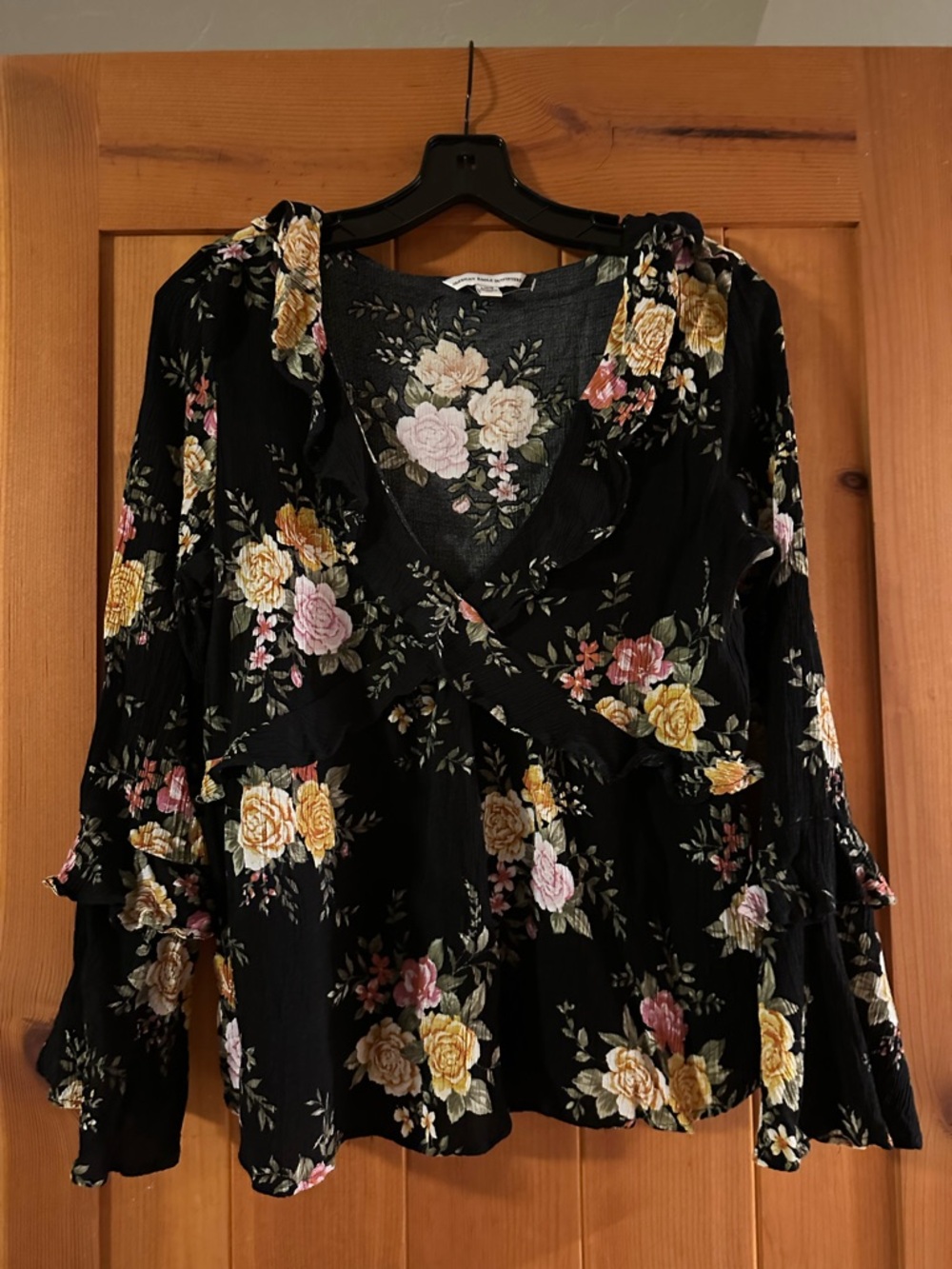 American Eagle Outfitters Black Floral Scoop Neck Top Lg washed not dried